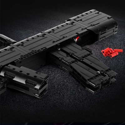 The QBZ 95 Automatic Rifle Military MOULD KING 14005 with 787 pieces