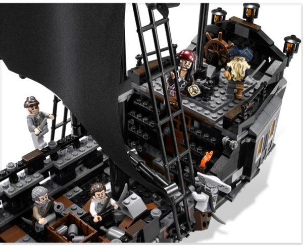 The Black Pearl Ship Creator SY 1198 with 858 pieces