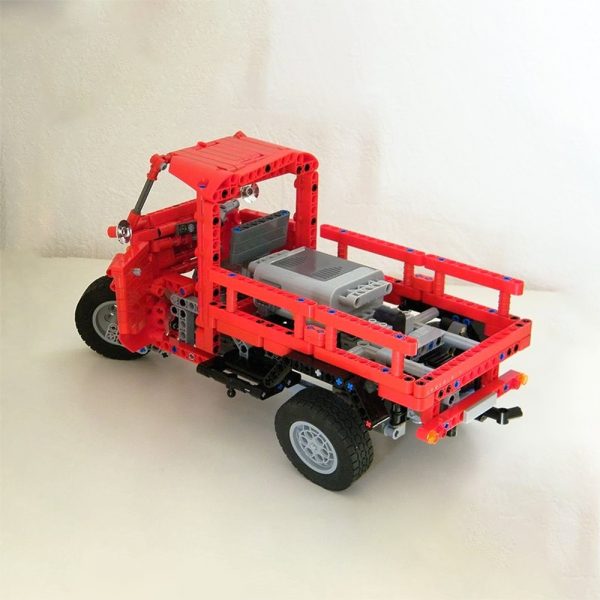 Piaggio APE Technic MOC 0073 with 693 pieces