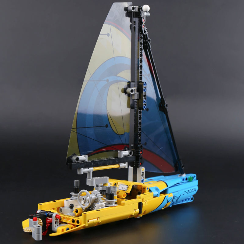 DECOOL 3374 Racing Yacht Compatible with 42074