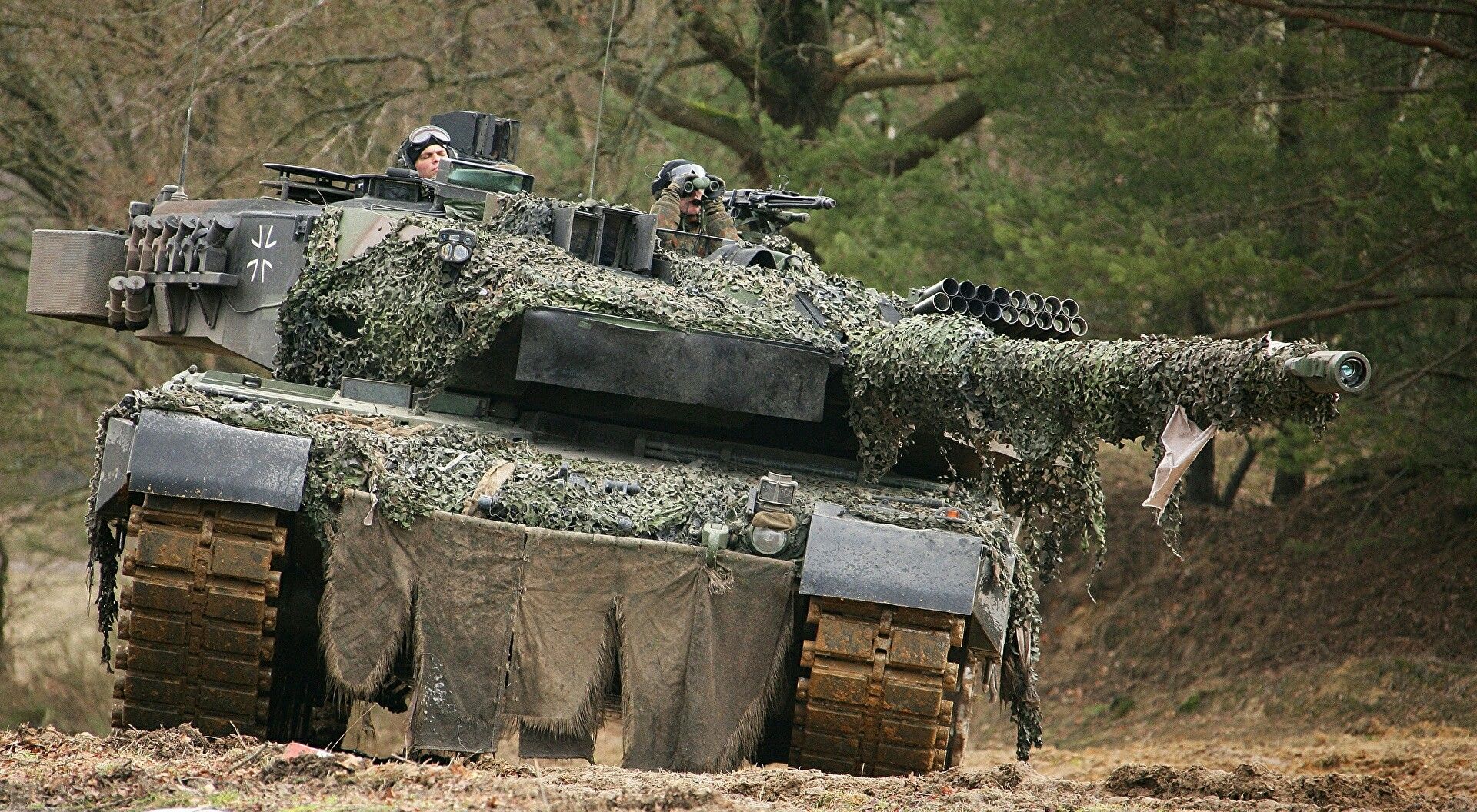 Military XINGBAO XB-06040 Kampfpanzer Leopard 2A6 Main Battle Tank 1:30