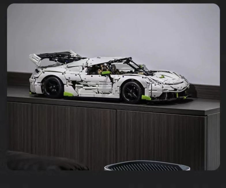 Fantasma Swedish Ghost CADA C61048 1:8 Technic With 4346 Pieces